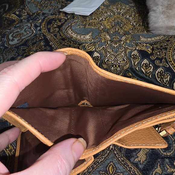 Dooney & Bourke Raleigh Small Roxy Leather shoulder Bag in Geranium & Wallet - Picture 15 of 16